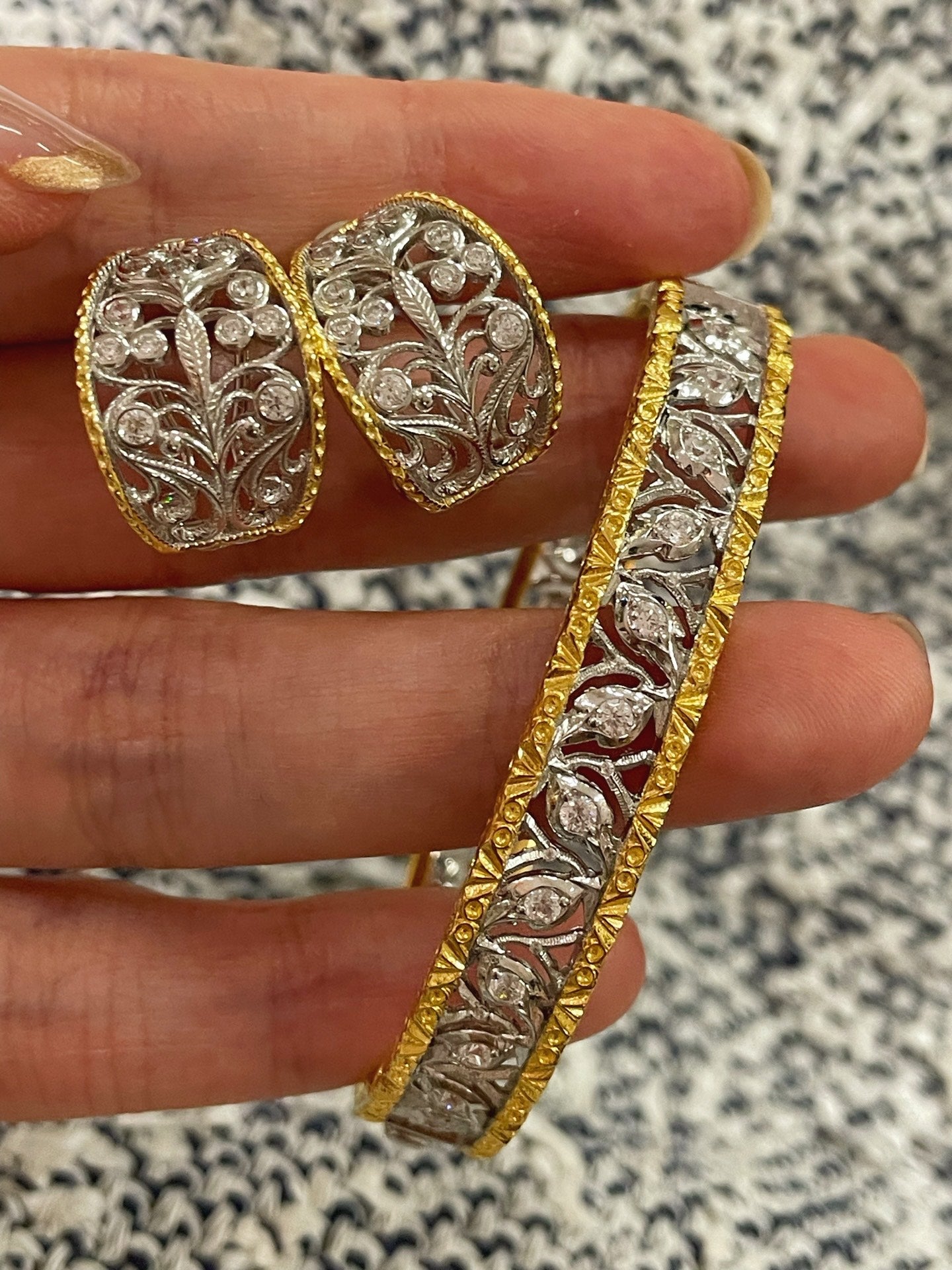 Hollow Leaf Eternal Spring Bangle with Pave Diamonds - floysun