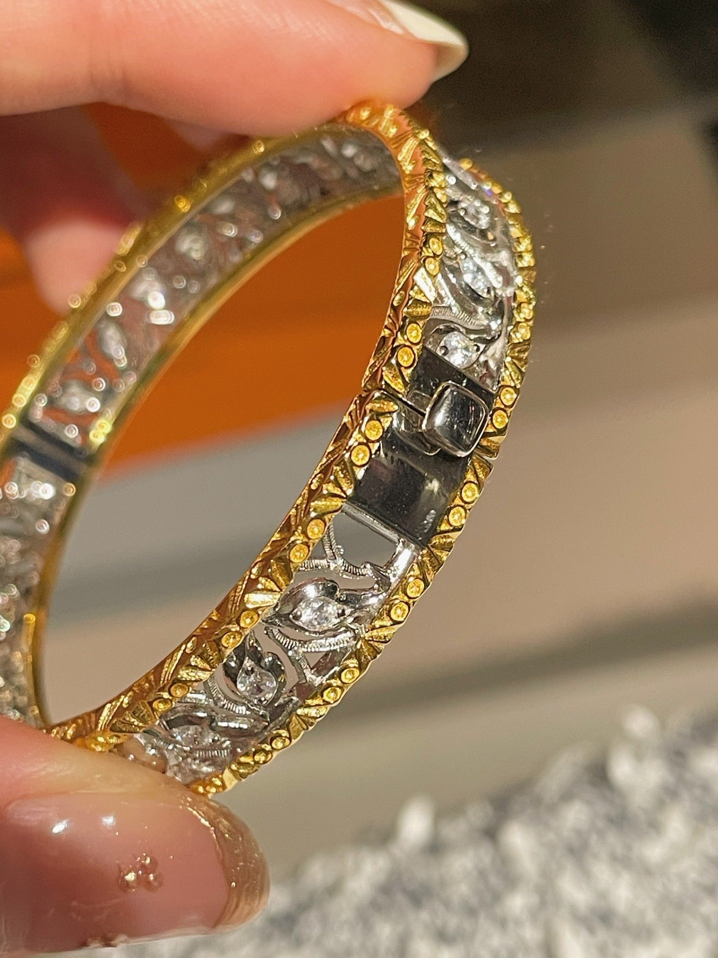 Hollow Leaf Eternal Spring Bangle with Pave Diamonds - floysun