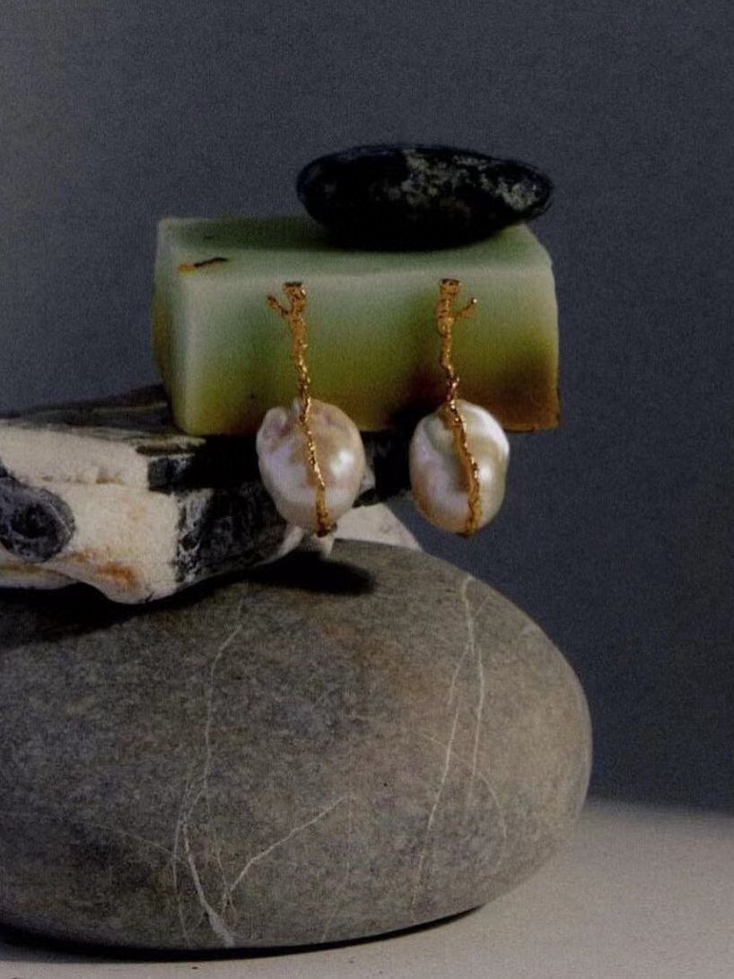 Hooked Branch Baroque Pearl Stud Earrings - floysun