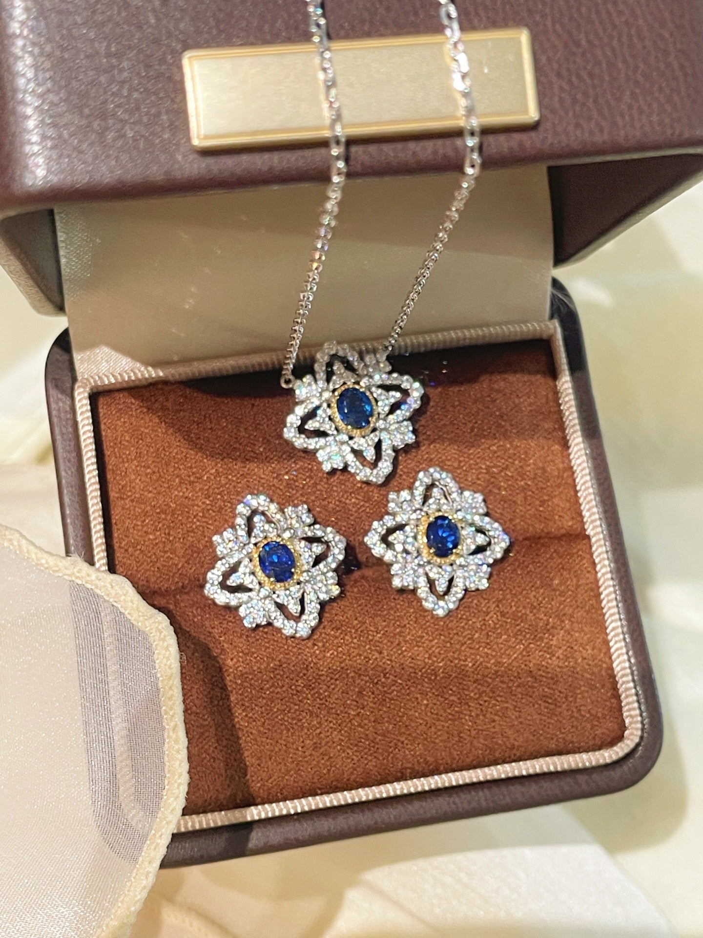 Italian Style Blue Sapphire Clover Necklace with Diamond Lace - floysun