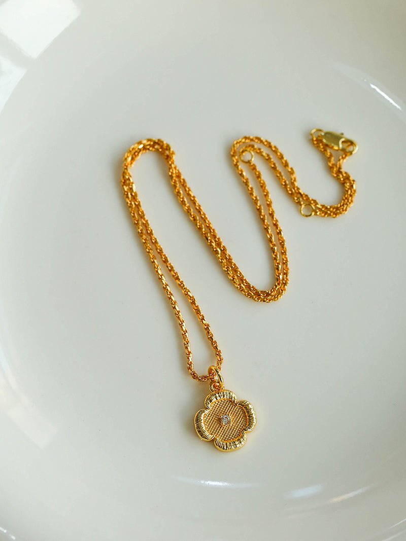 Lace Embroidered Flower Necklace - floysun