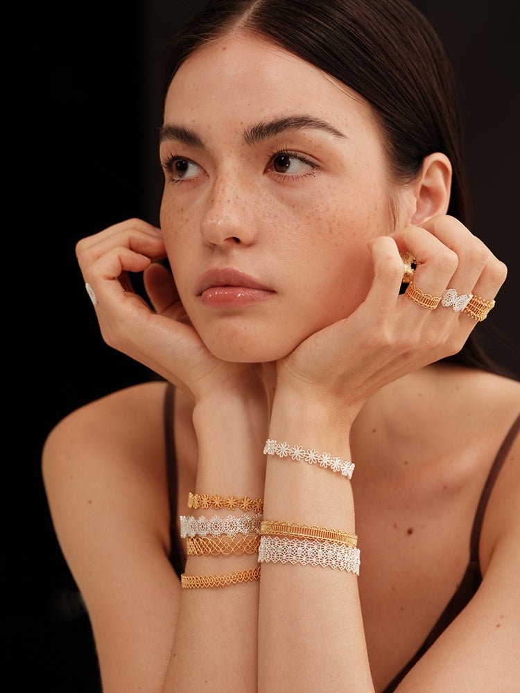 Lace Pattern Diamond Open Bangle - floysun