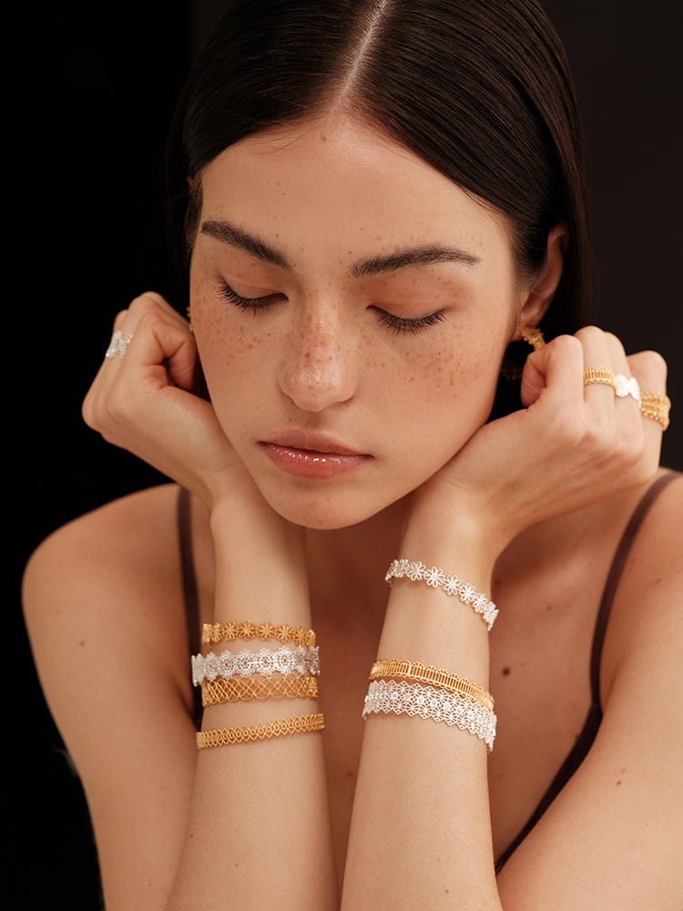 Lace Pattern Diamond Open Bangle - floysun