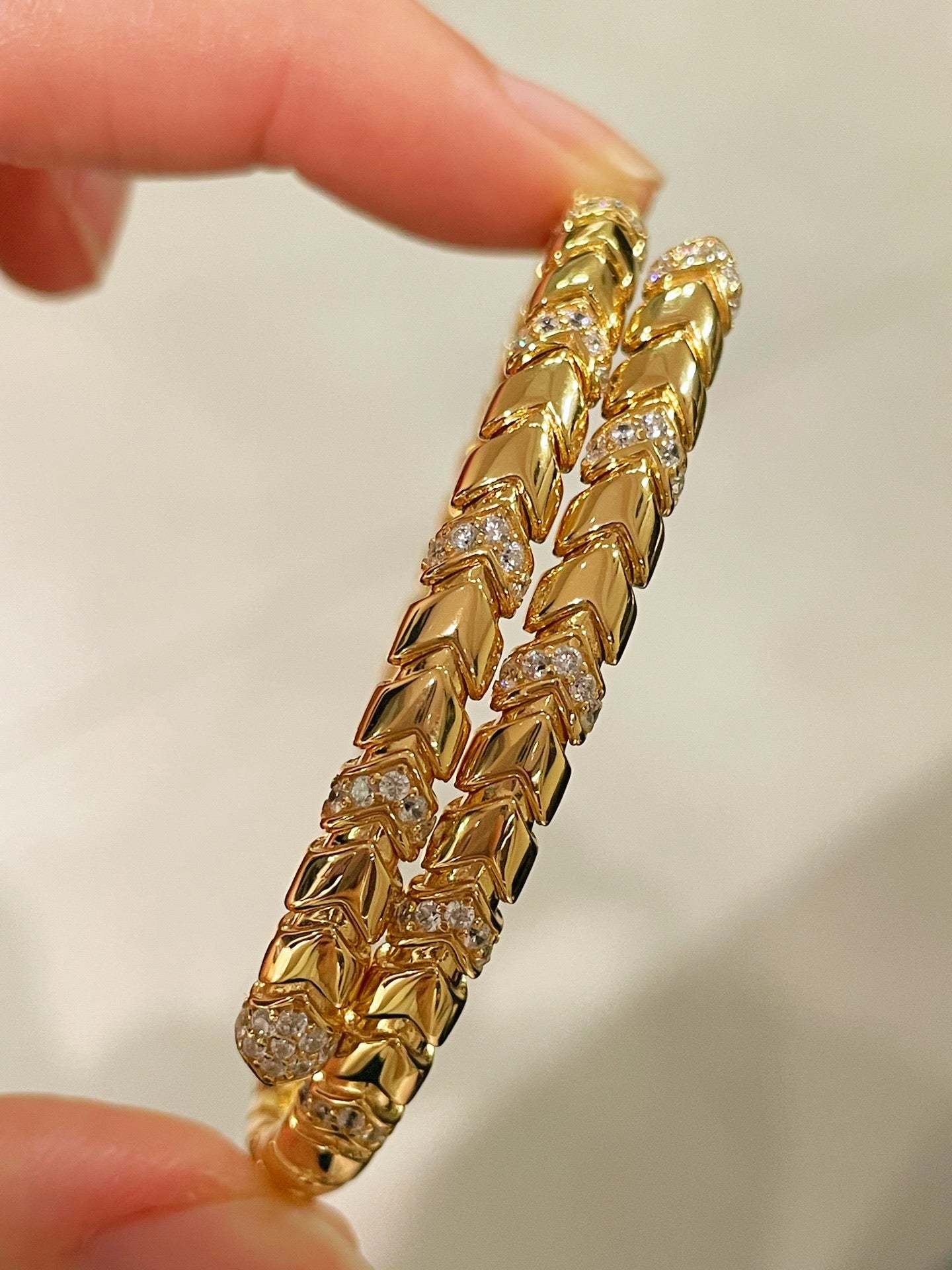 Luxe Serpent Memory Bangle - floysun