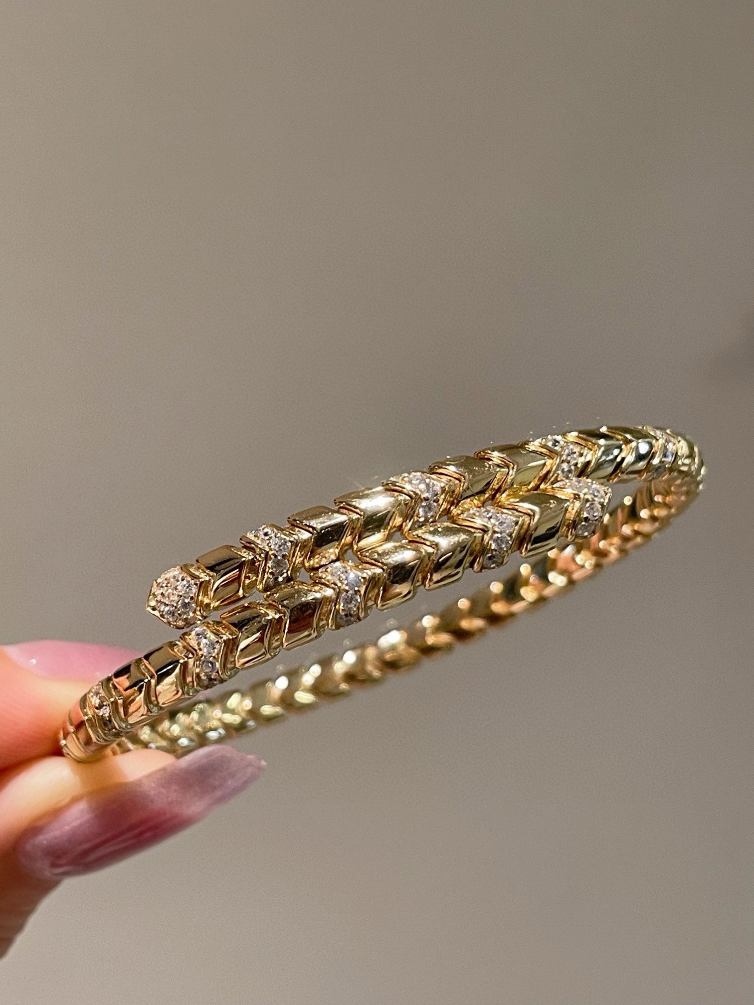 Luxe Serpent Memory Bangle - floysun