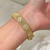 Luxurious Pavé Heavywork Brushed Bangle Natural Mother - of - Pearl Clover - floysun