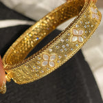 Luxurious Pavé Heavywork Brushed Bangle Natural Mother - of - Pearl Clover - floysun