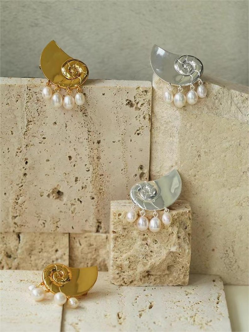 Metallic Conch Pearl Statement Drop Earrings - floysun