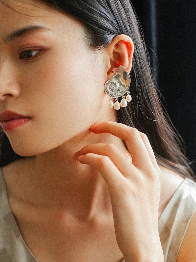 Metallic Conch Pearl Statement Drop Earrings - floysun