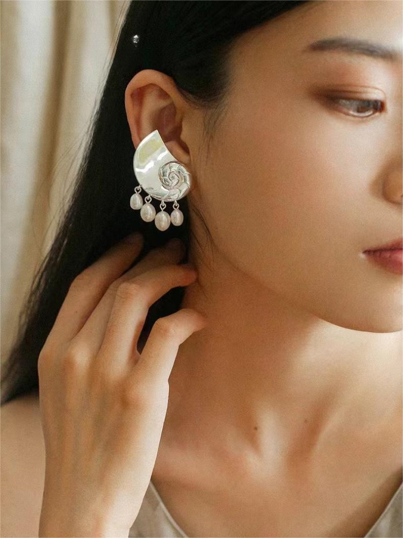 Metallic Conch Pearl Statement Drop Earrings - floysun