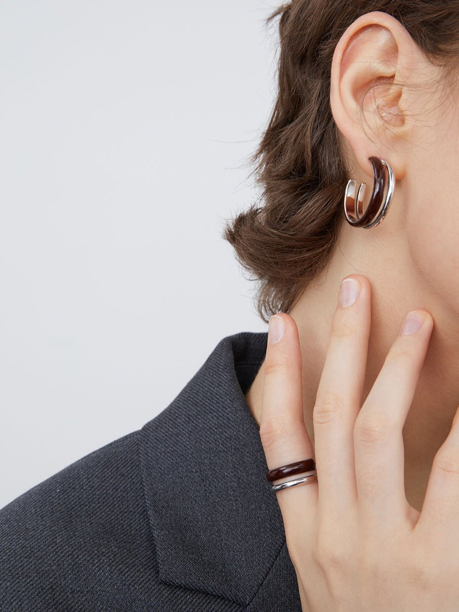 Minimalist Chocolate Double - Band Enamel Huggie Earrings – Brown & White - floysun