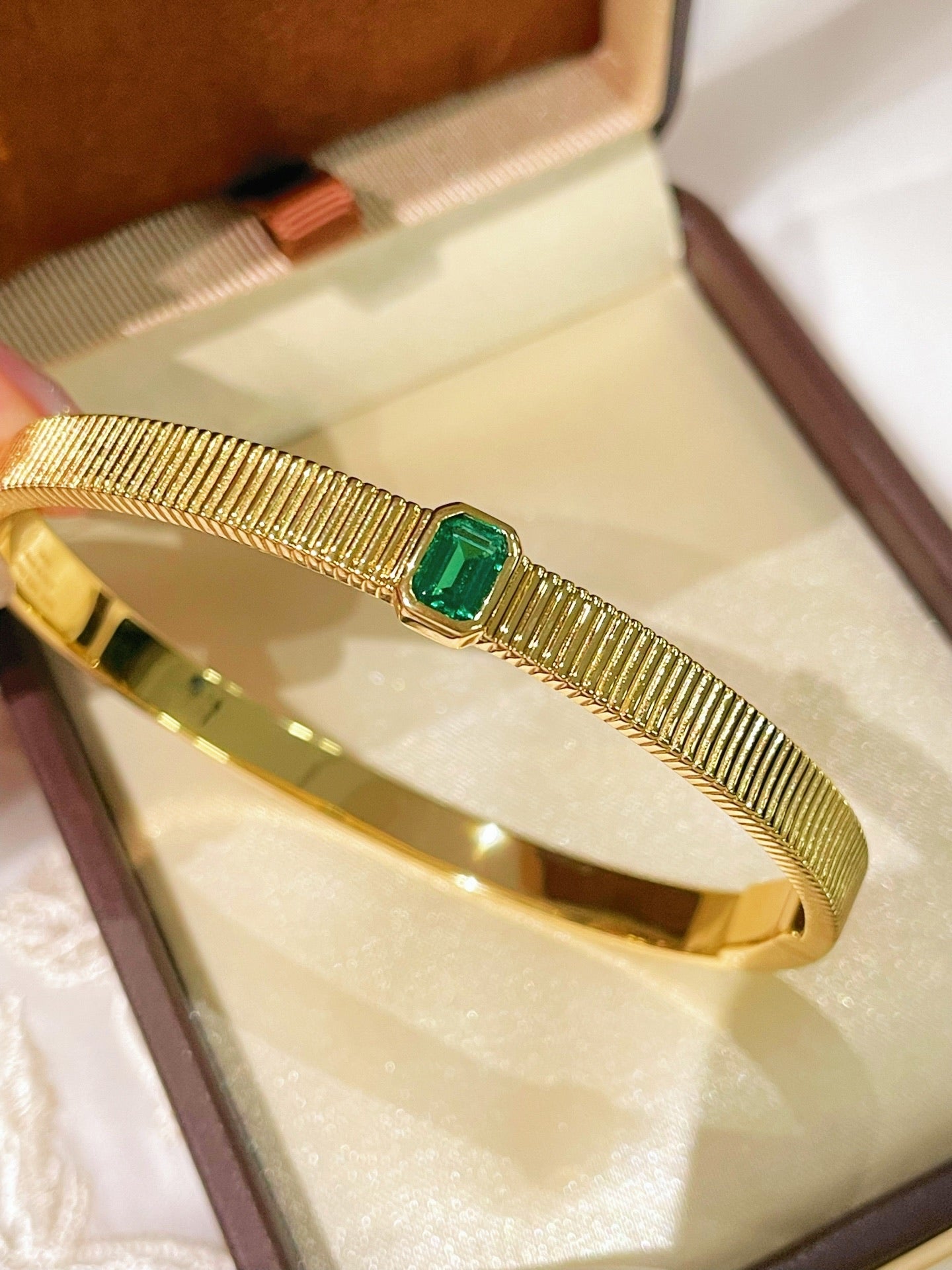 Minimalist Emerald T - Bar Bangle – Luxury Clawless Setting - floysun