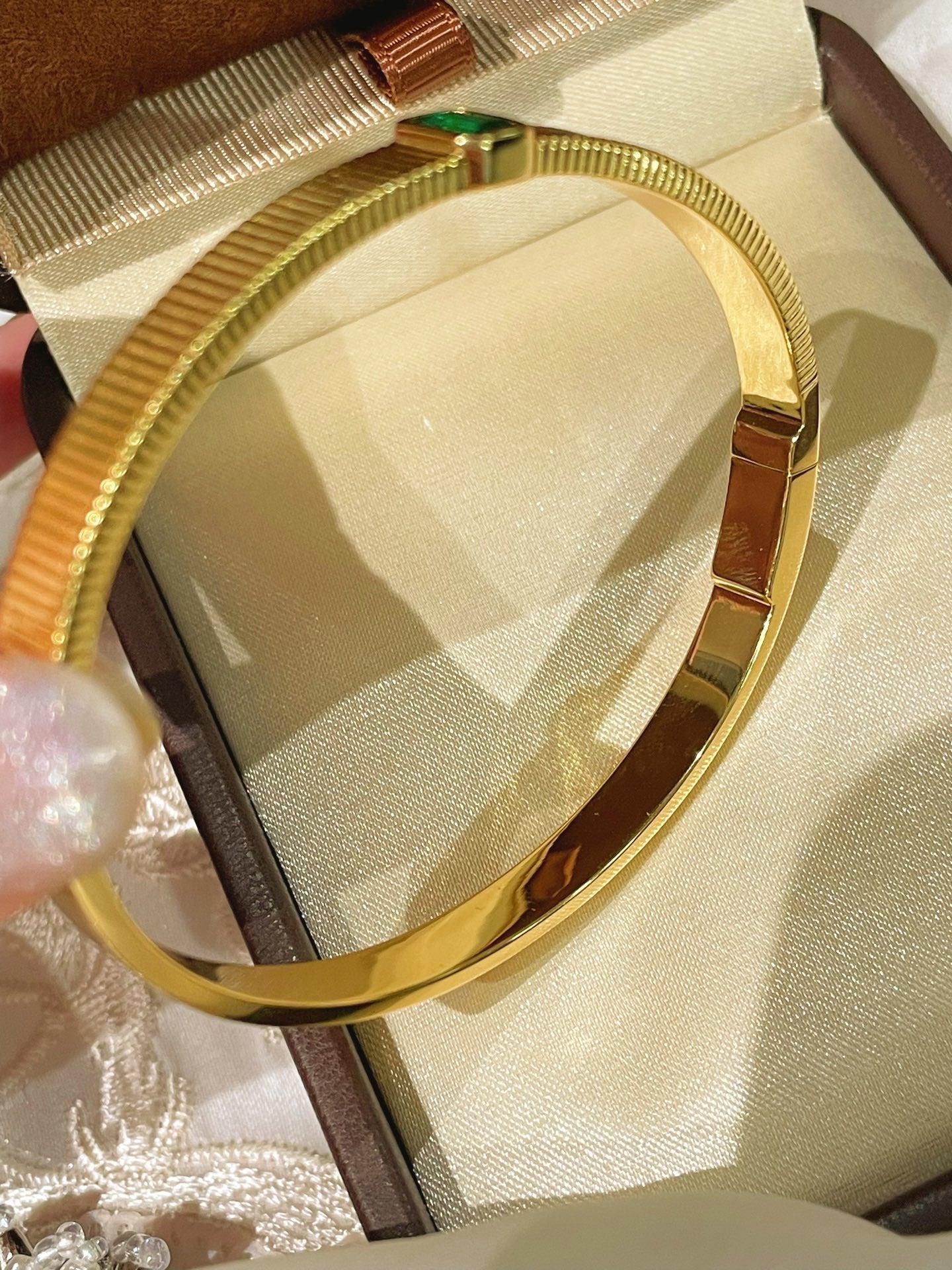 Minimalist Emerald T - Bar Bangle – Luxury Clawless Setting - floysun