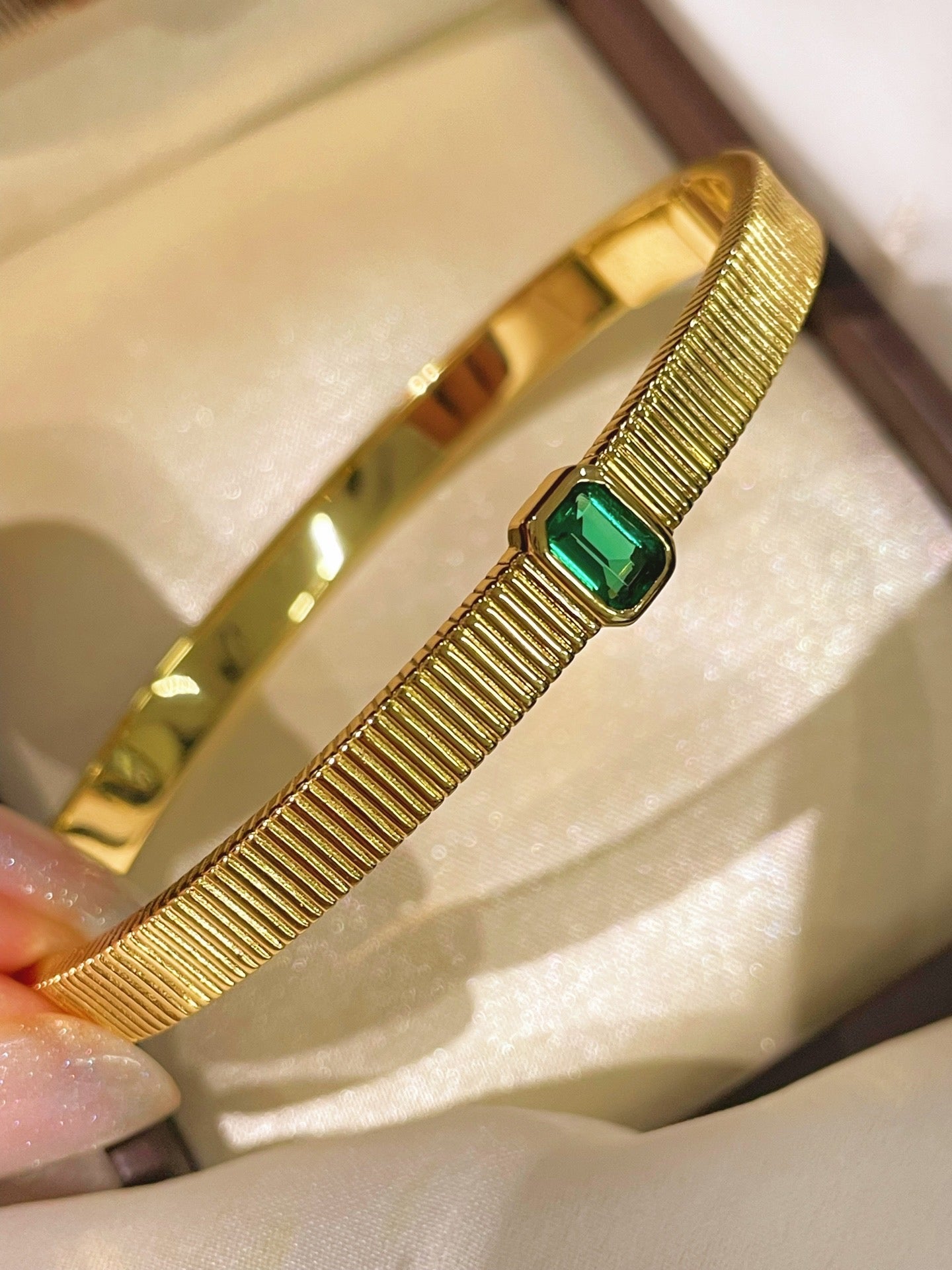 Minimalist Emerald T - Bar Bangle – Luxury Clawless Setting - floysun