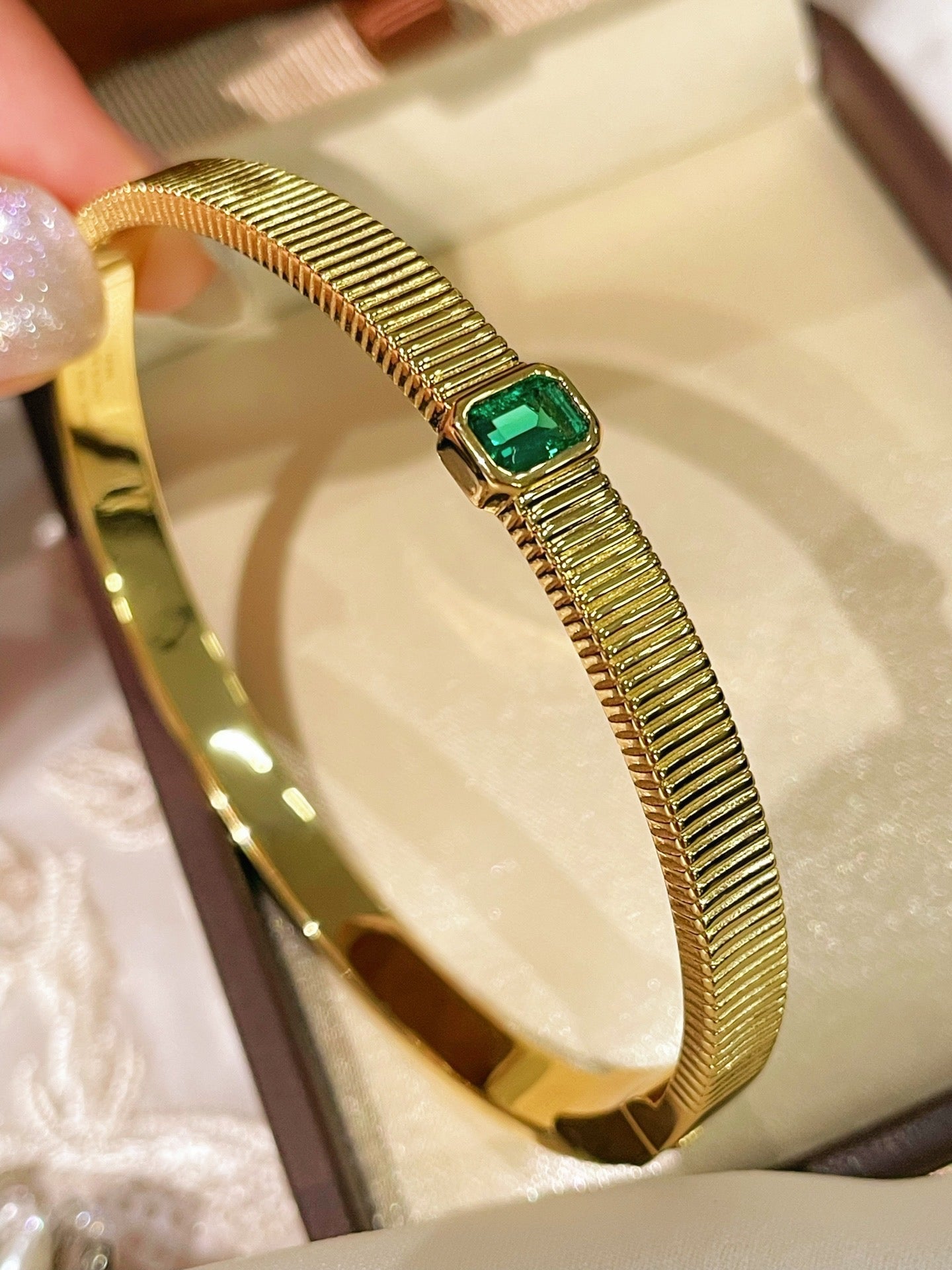 Minimalist Emerald T - Bar Bangle – Luxury Clawless Setting - floysun