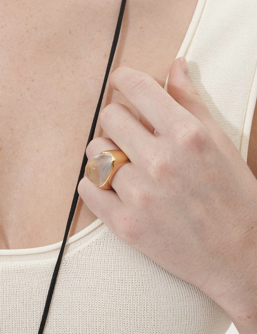 Minimalist Hill Silhouette Ring - Gold White Crystal - floysun