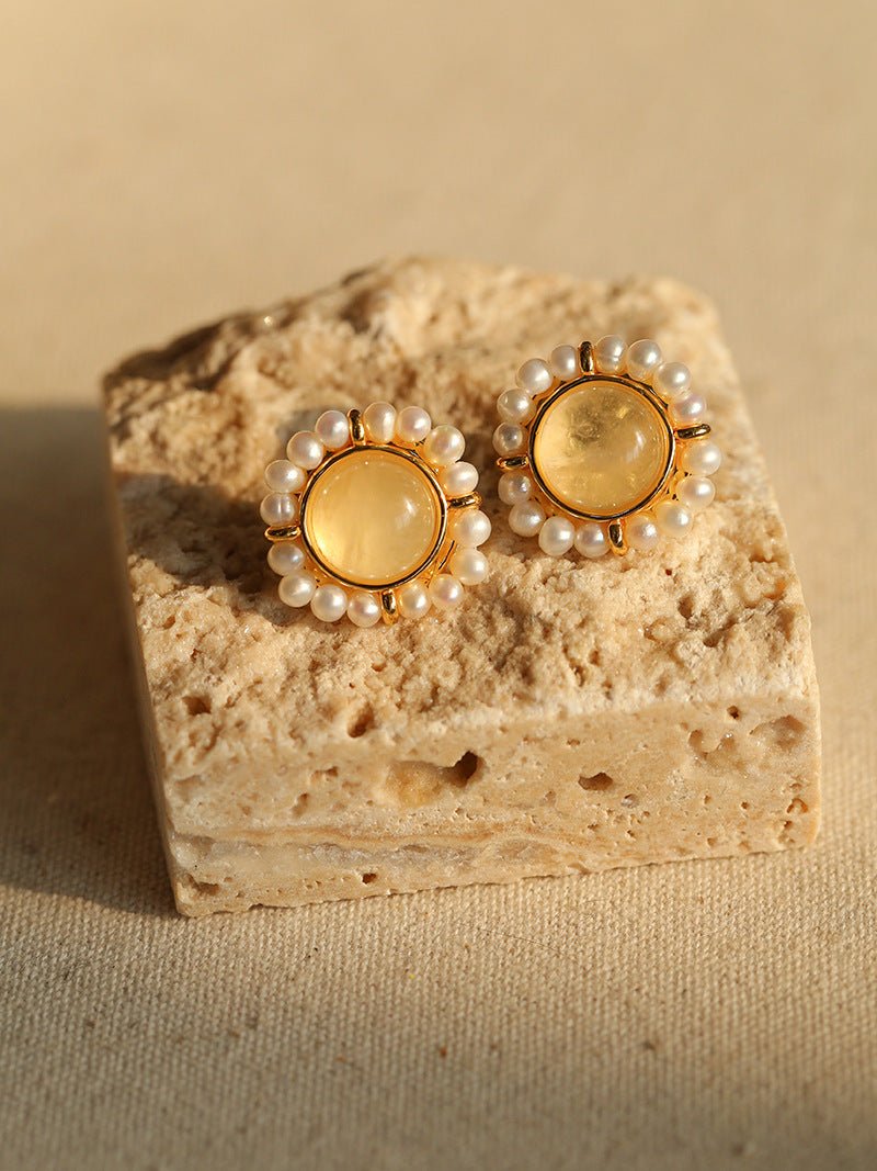 Minimalist Natural White Crystal Pearl Stud Earrings Black & Red Agate Variants - floysun