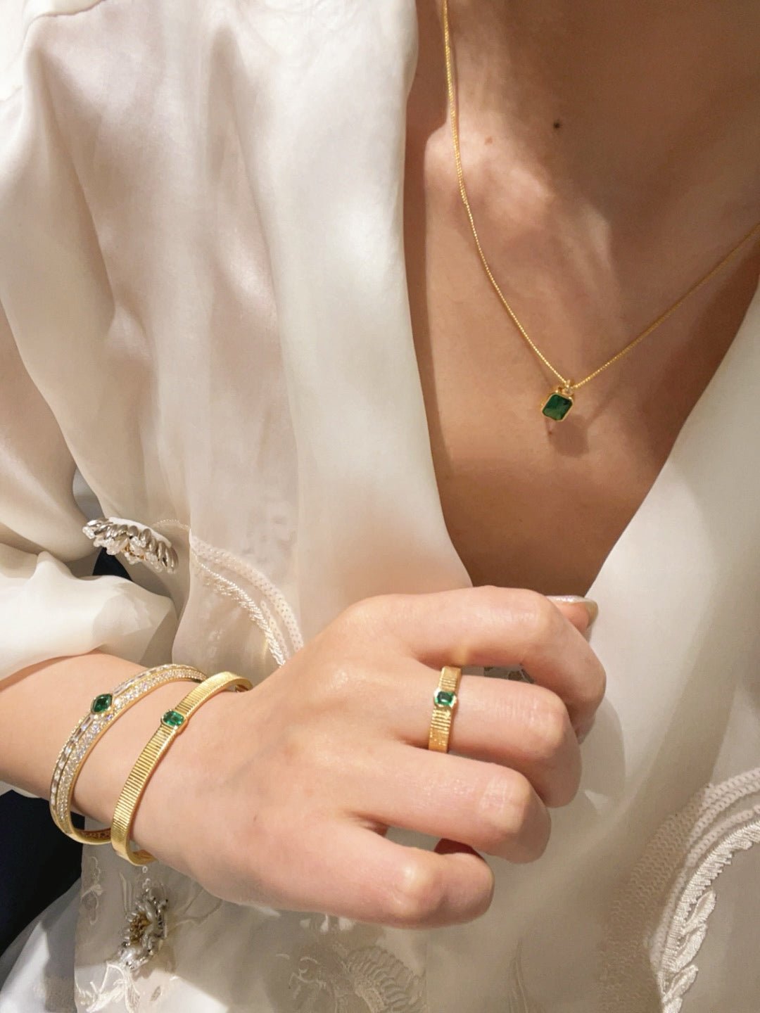 Minimalist T - Square Emerald Ring No - Prong Setting - floysun