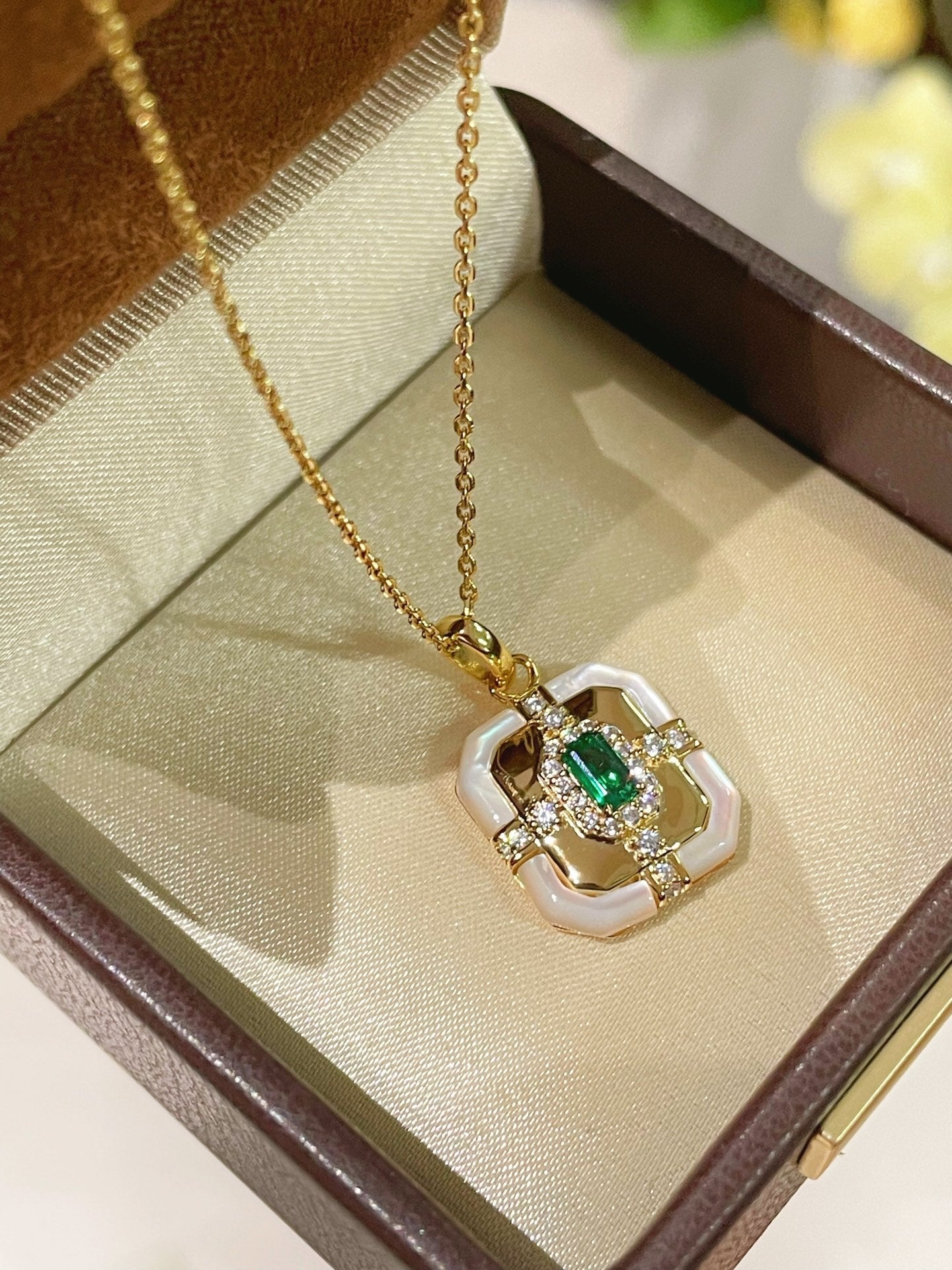 Natural MOP & T - Shape Emerald Necklace - floysun