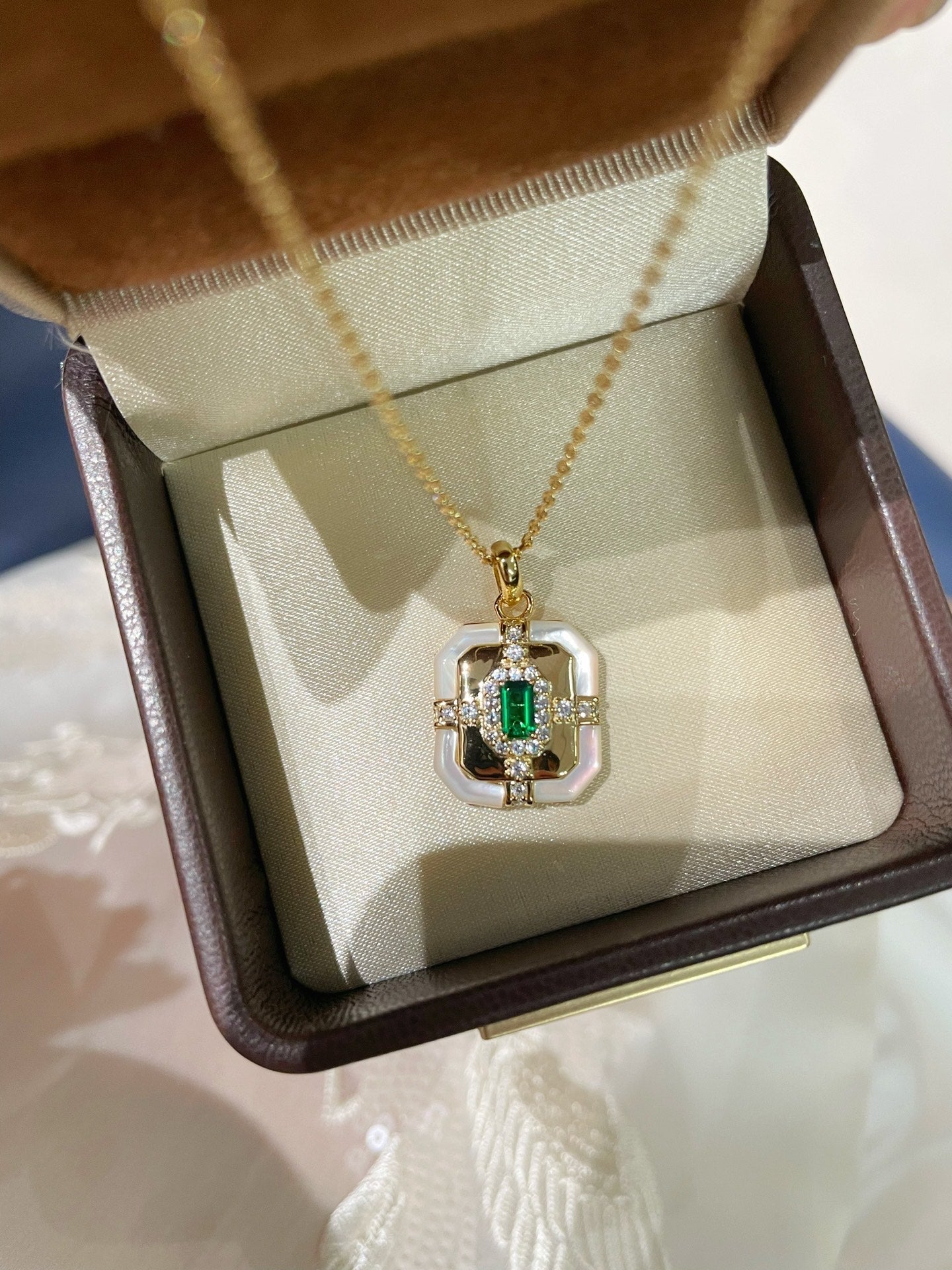 Natural MOP & T - Shape Emerald Necklace - floysun