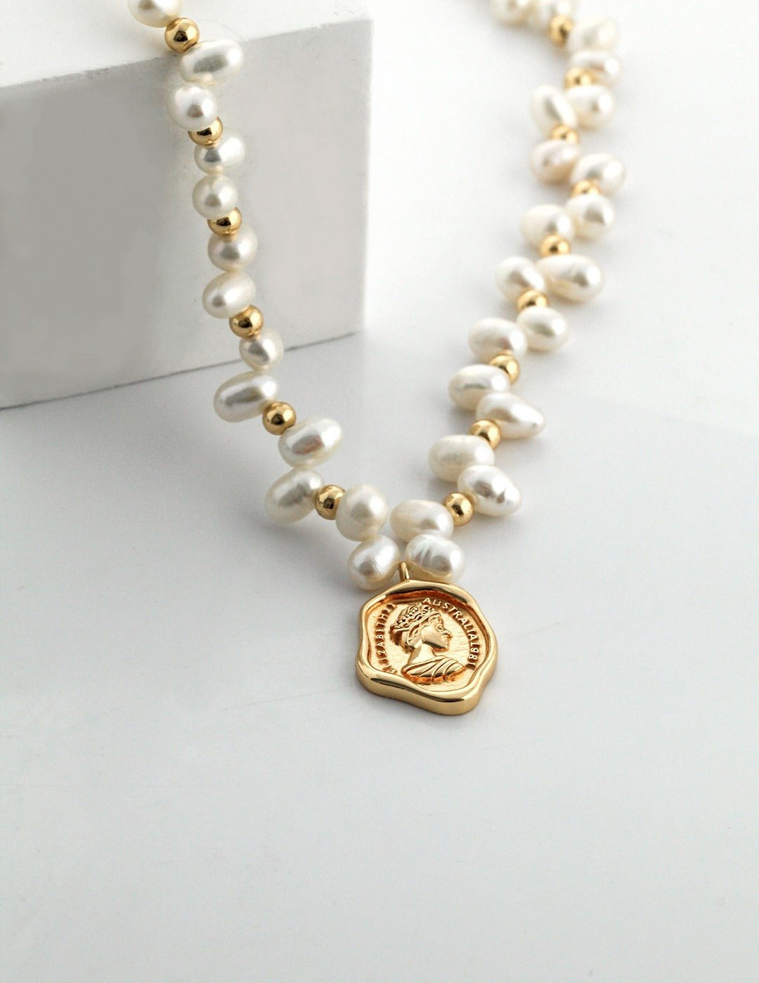 Natural Pearl Queen Engraved Pendants Necklaces - floysun