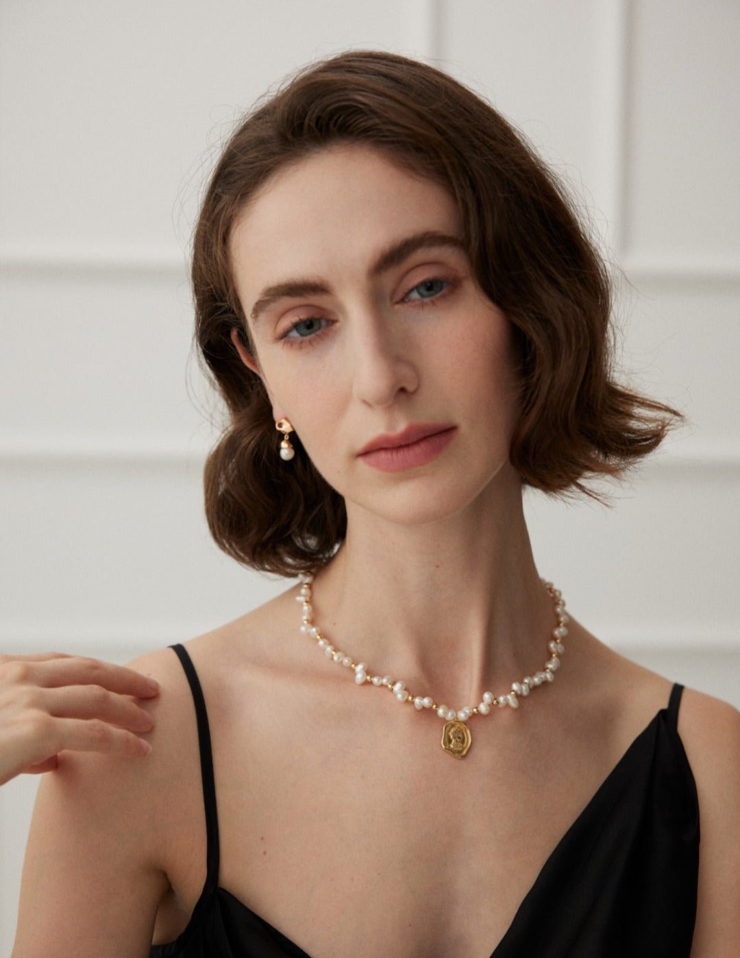 Natural Pearl Queen Engraved Pendants Necklaces - floysun