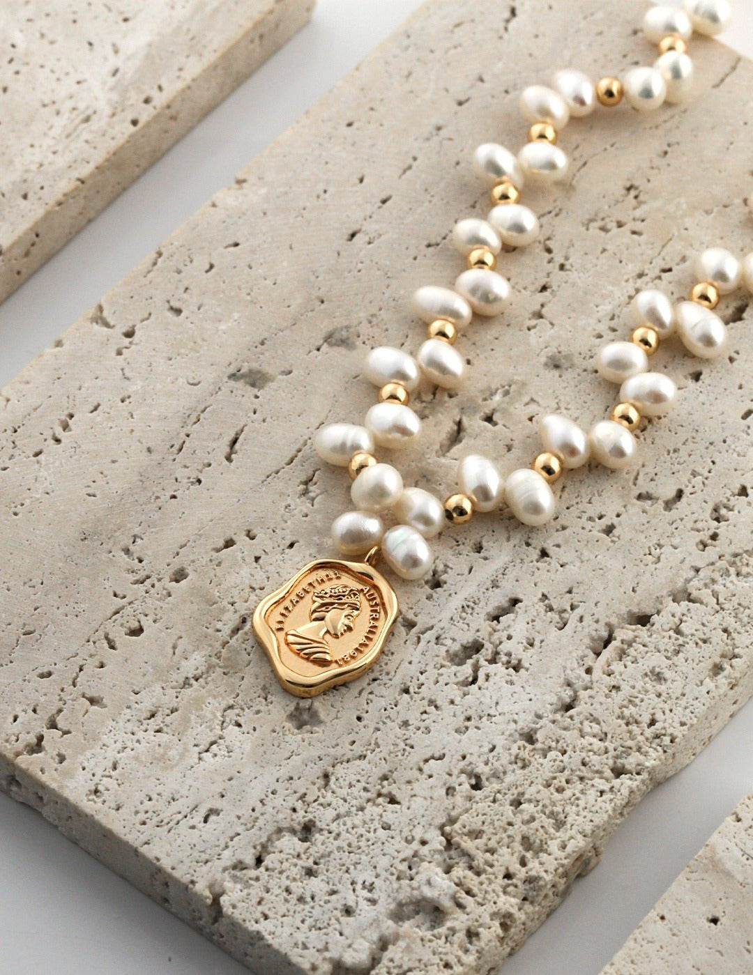 Natural Pearl Queen Engraved Pendants Necklaces - floysun