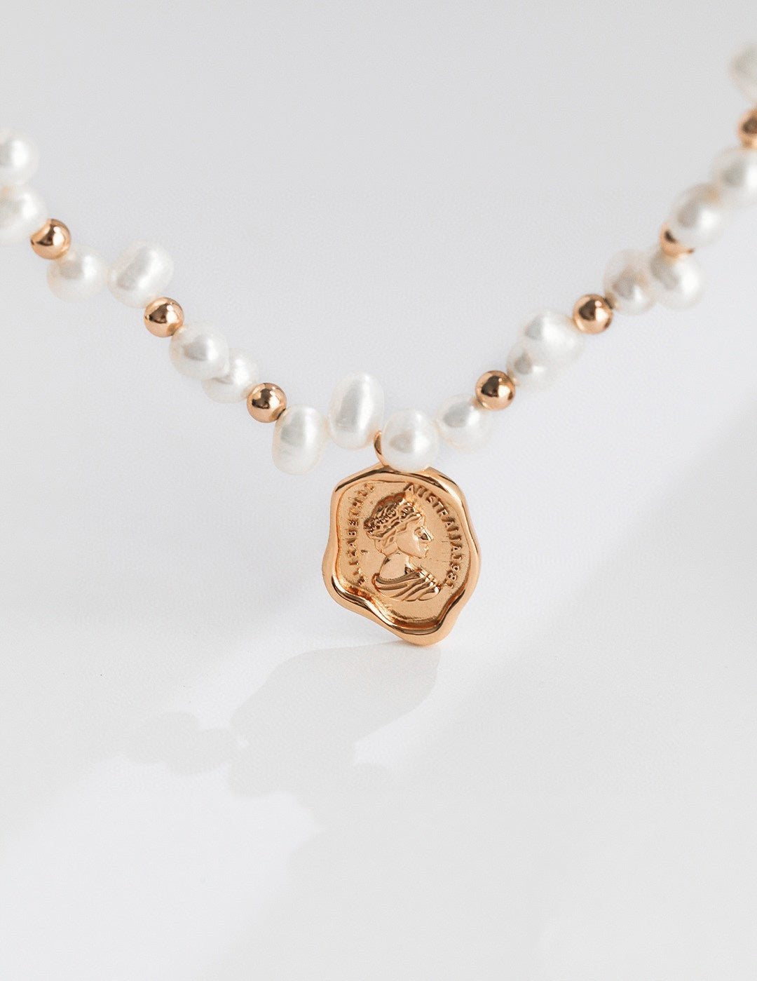Natural Pearl Queen Engraved Pendants Necklaces - floysun