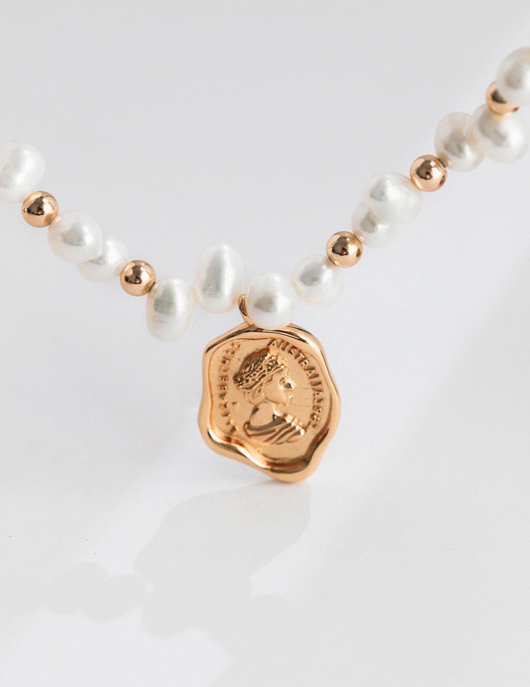 Natural Pearl Queen Engraved Pendants Necklaces - floysun