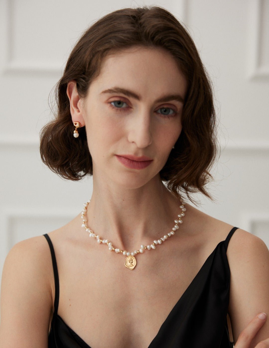 Natural Pearl Queen Engraved Pendants Necklaces - floysun