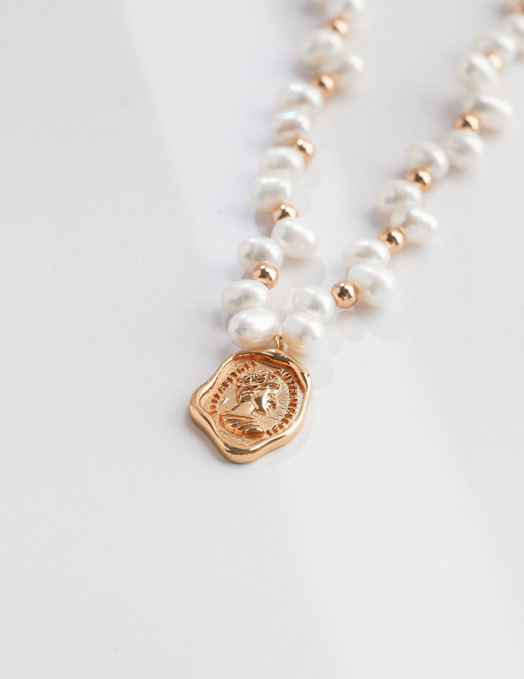 Natural Pearl Queen Engraved Pendants Necklaces - floysun