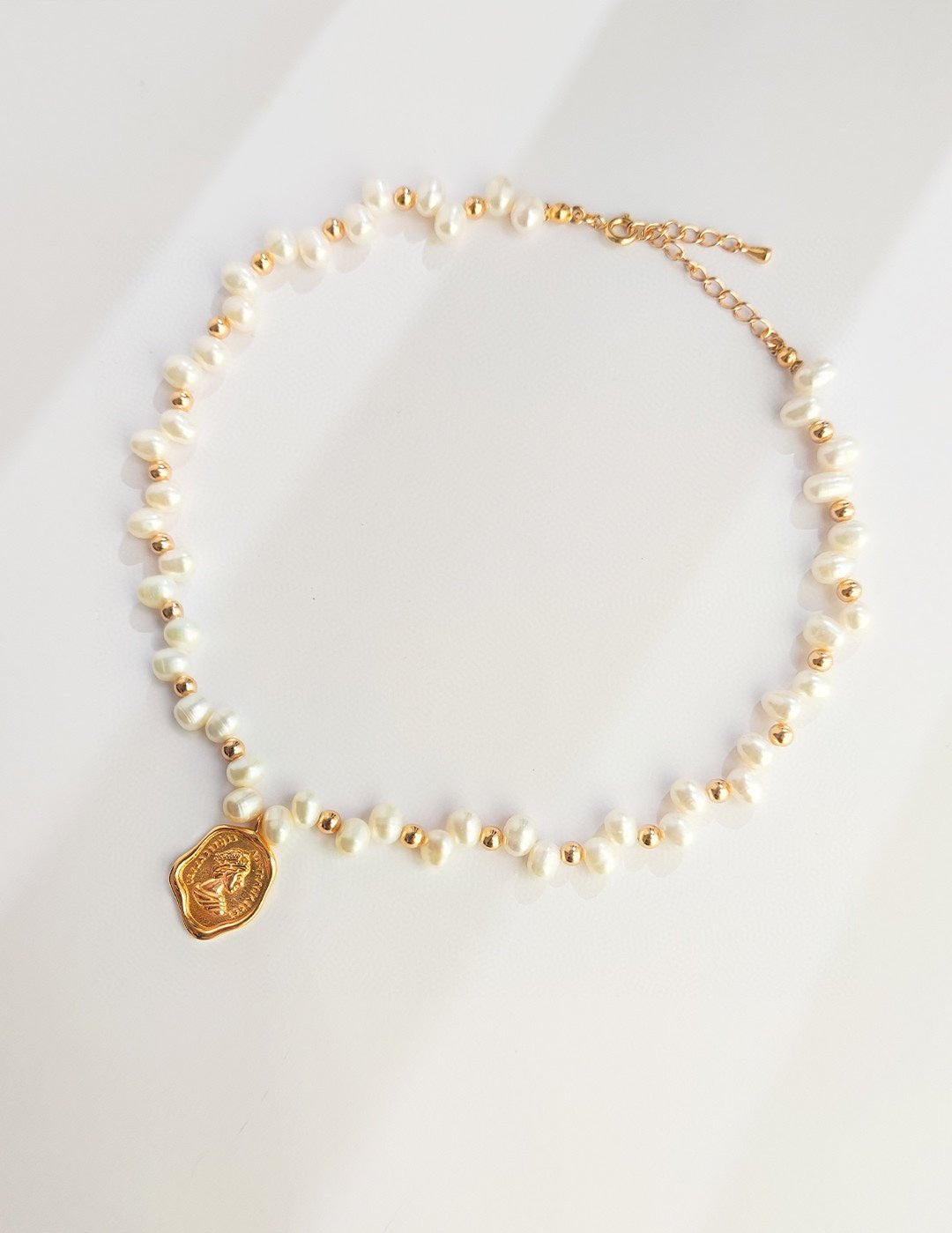 Natural Pearl Queen Engraved Pendants Necklaces - floysun