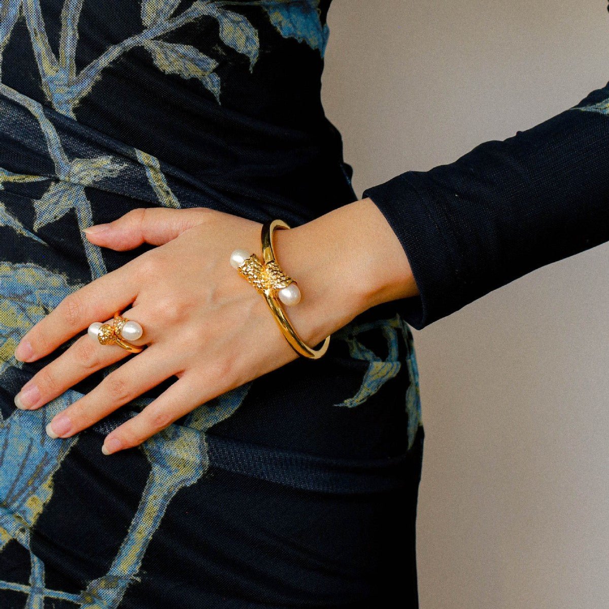 Niche Metal Wind Lava Water Drop Agate Open Bangle Bracelet - floysun
