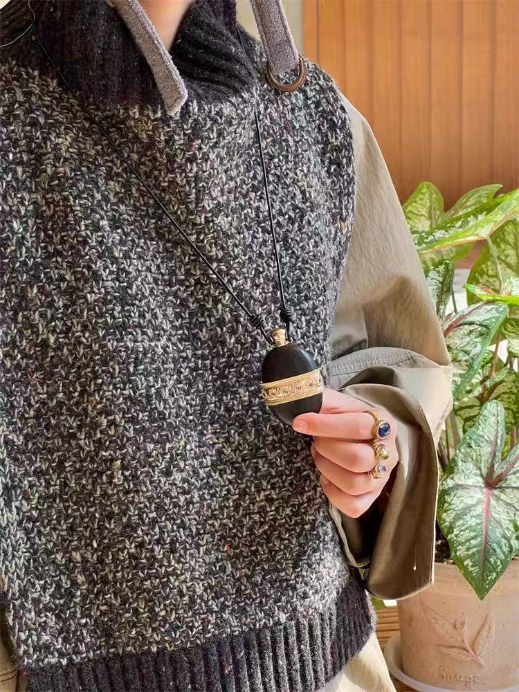 Nomadic Spirit Sandalwood Flask Necklace - floysun