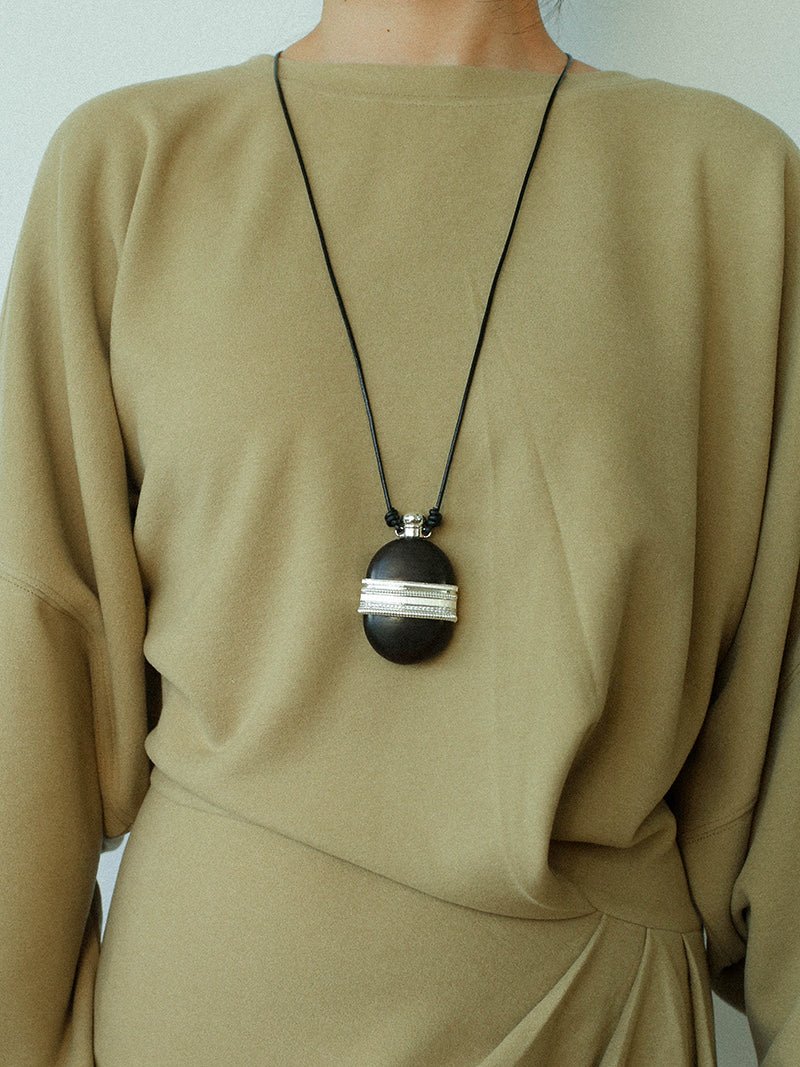 Nomadic Spirit Sandalwood Flask Necklace - floysun