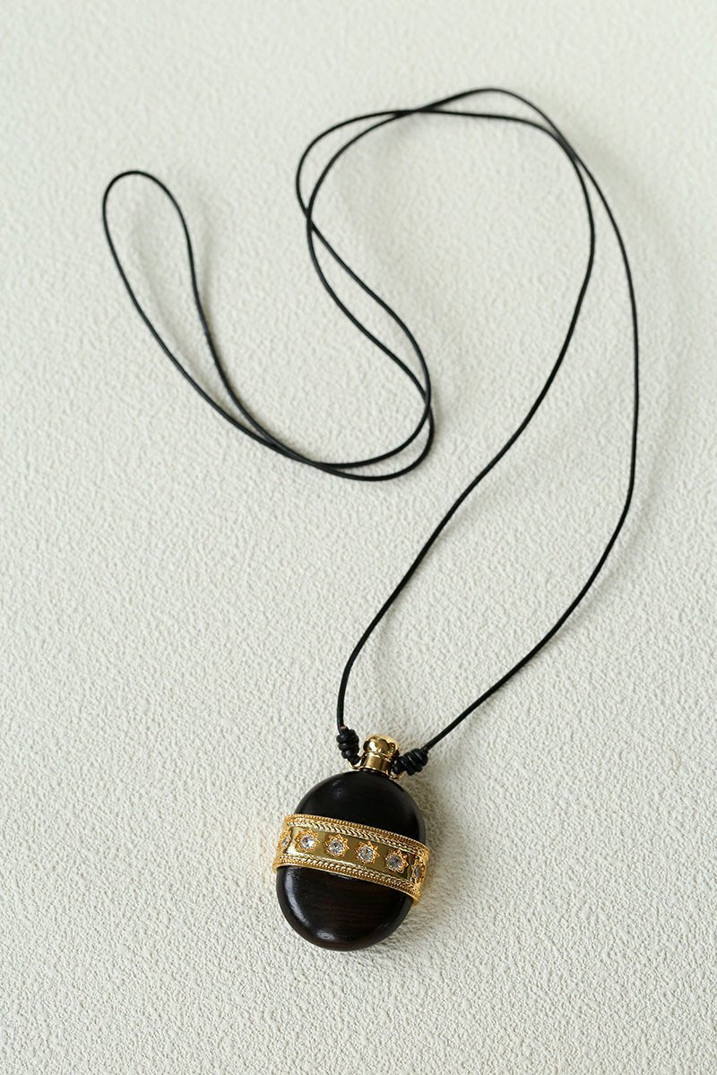 Nomadic Spirit Sandalwood Flask Necklace - floysun