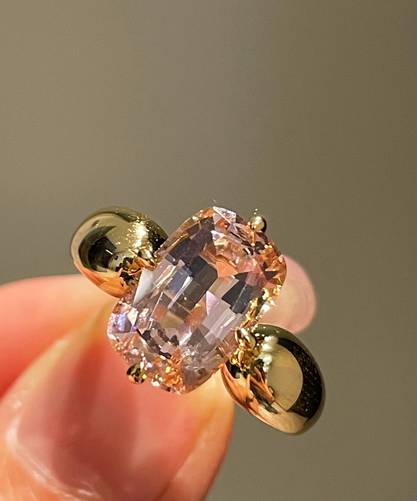 Padparadscha Oval - Cut Minimalist Ring – Rare Sunset Sapphire - floysun