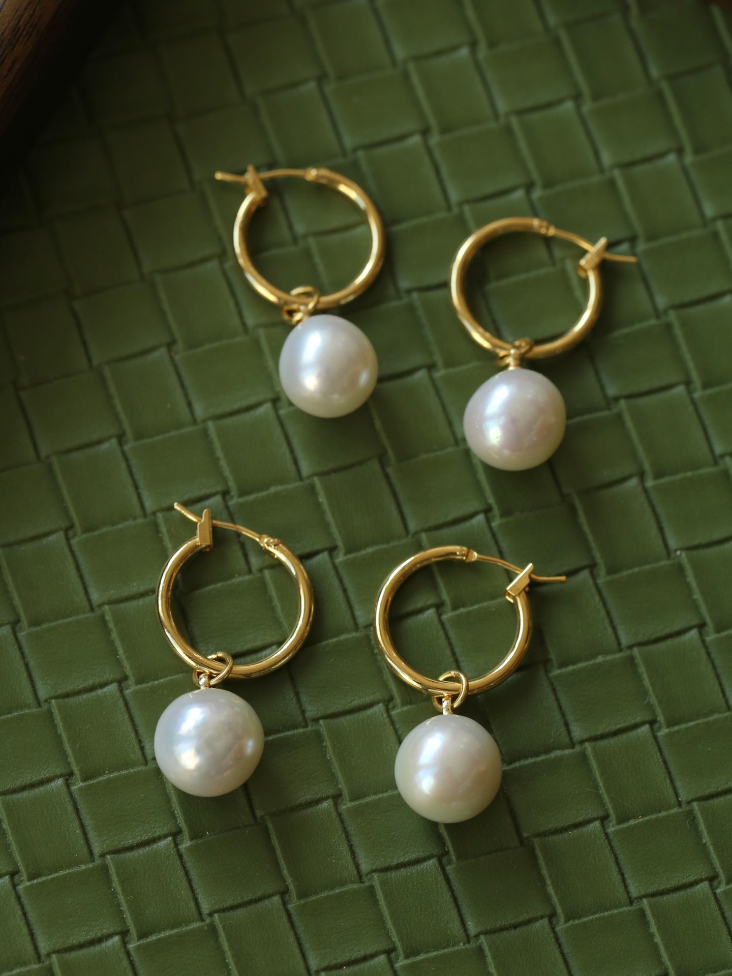 Round Baroque Pearl Drop Hoop Earrings - floysun