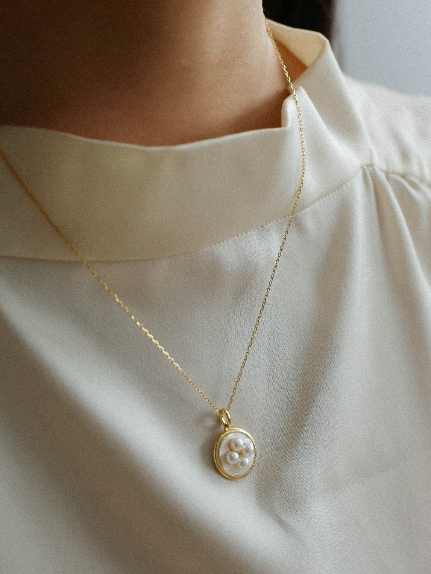 Round White Shell and Pearl Pendant Necklace - floysun