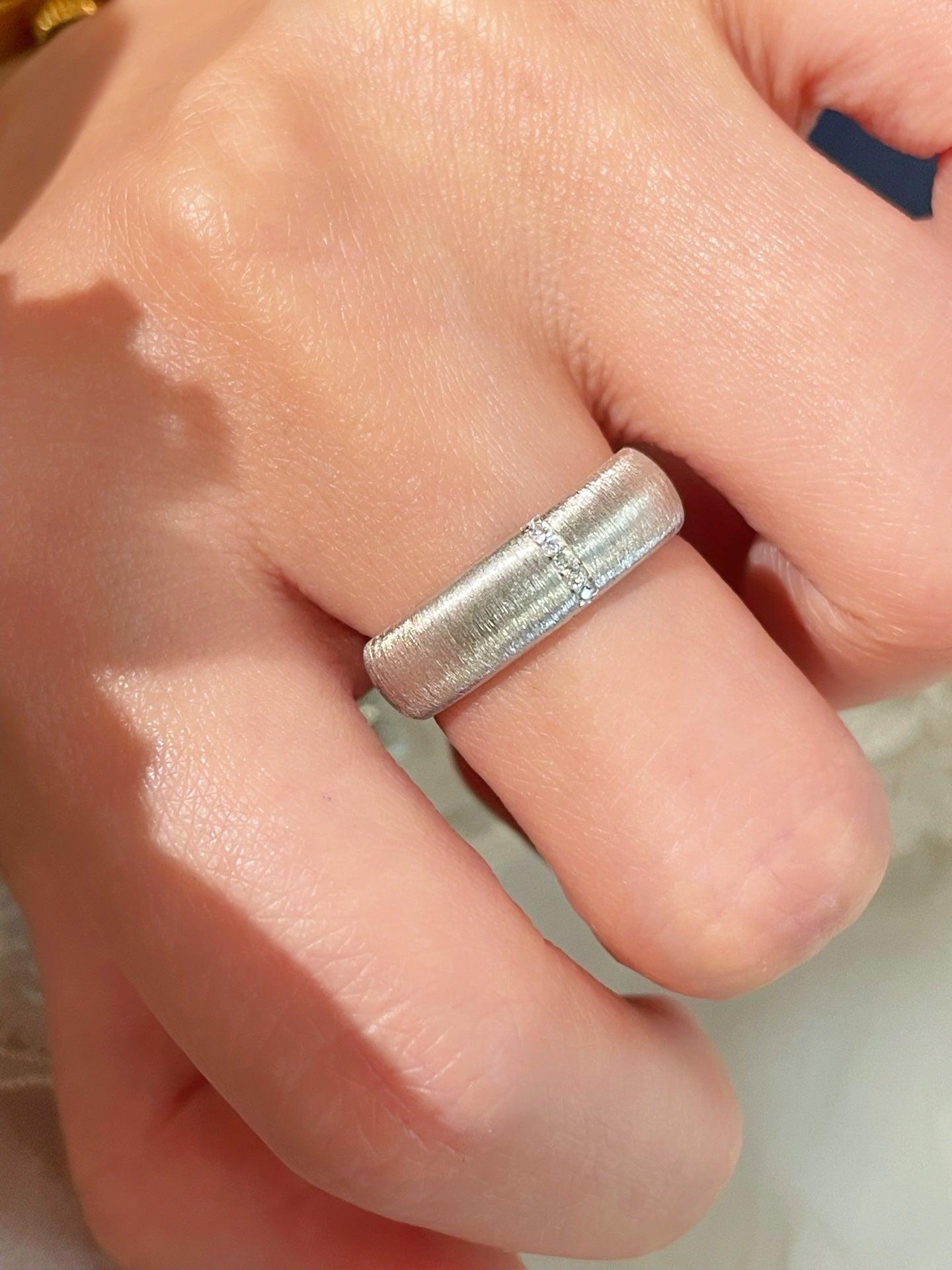 Silken Matte Wide Band Silver Ring - floysun