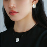 Single Large Petal Baroque Pearl Black Spinel Necklace - floysun