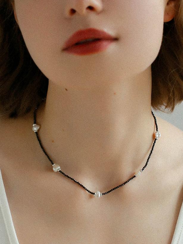 Small Petal Baroque Pearl and Black Spinel Beaded Necklace - floysun