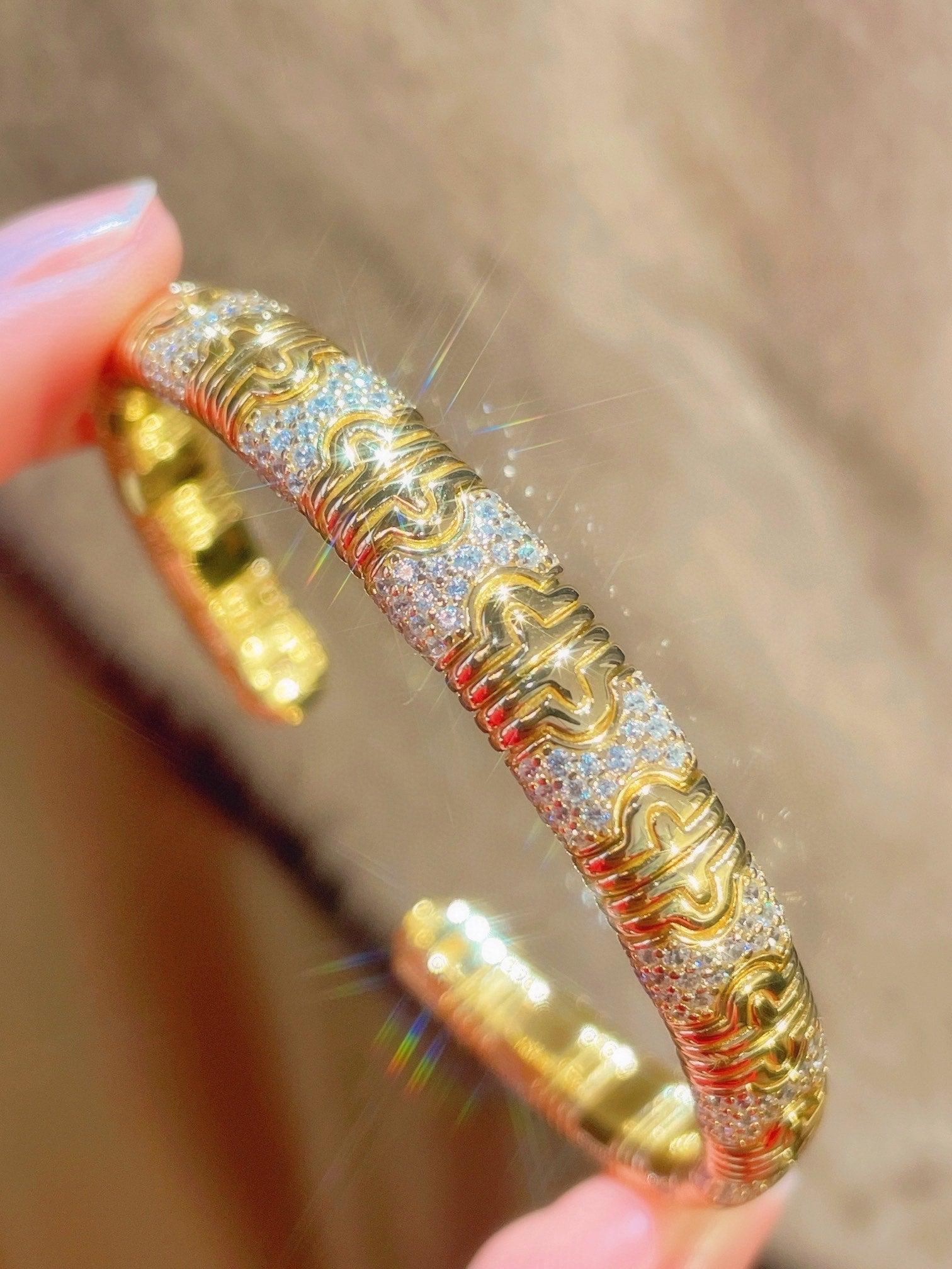 Spiga Sparkling Diamond Stretch Cuff Bracelet - floysun