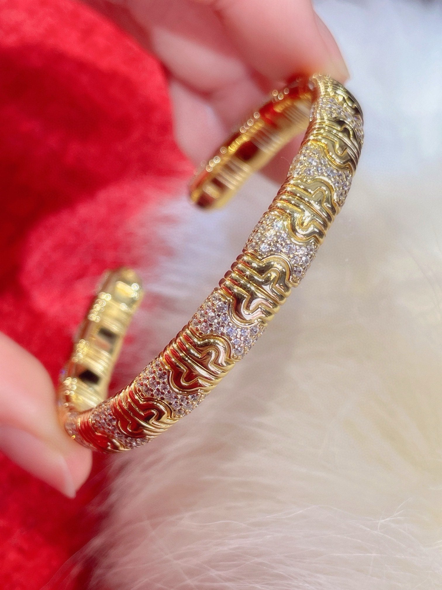 Spiga Sparkling Diamond Stretch Cuff Bracelet - floysun