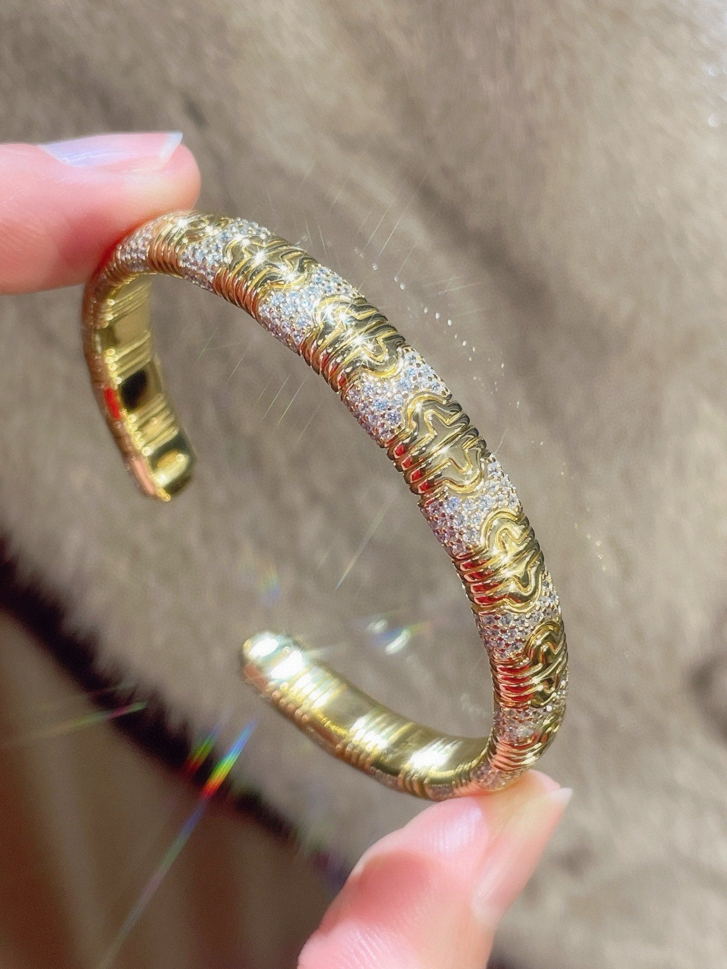 Spiga Sparkling Diamond Stretch Cuff Bracelet - floysun