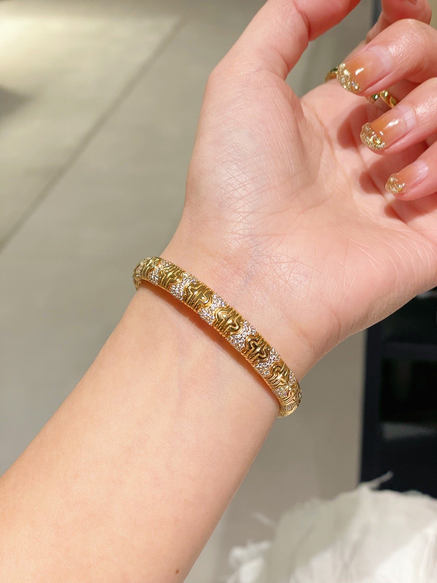 Spiga Sparkling Diamond Stretch Cuff Bracelet - floysun