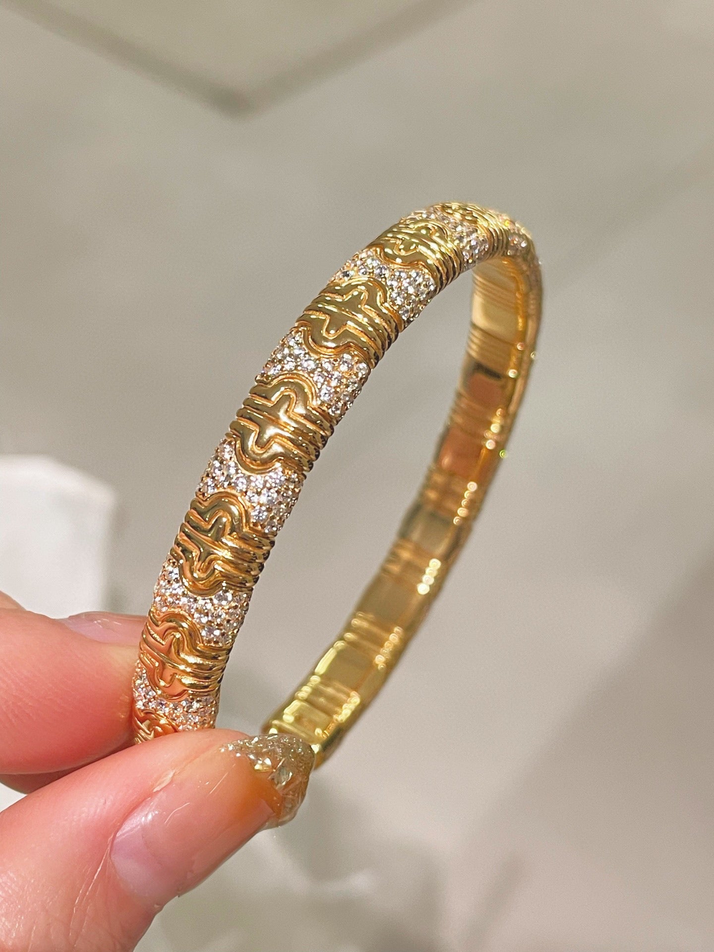 Spiga Sparkling Diamond Stretch Cuff Bracelet - floysun