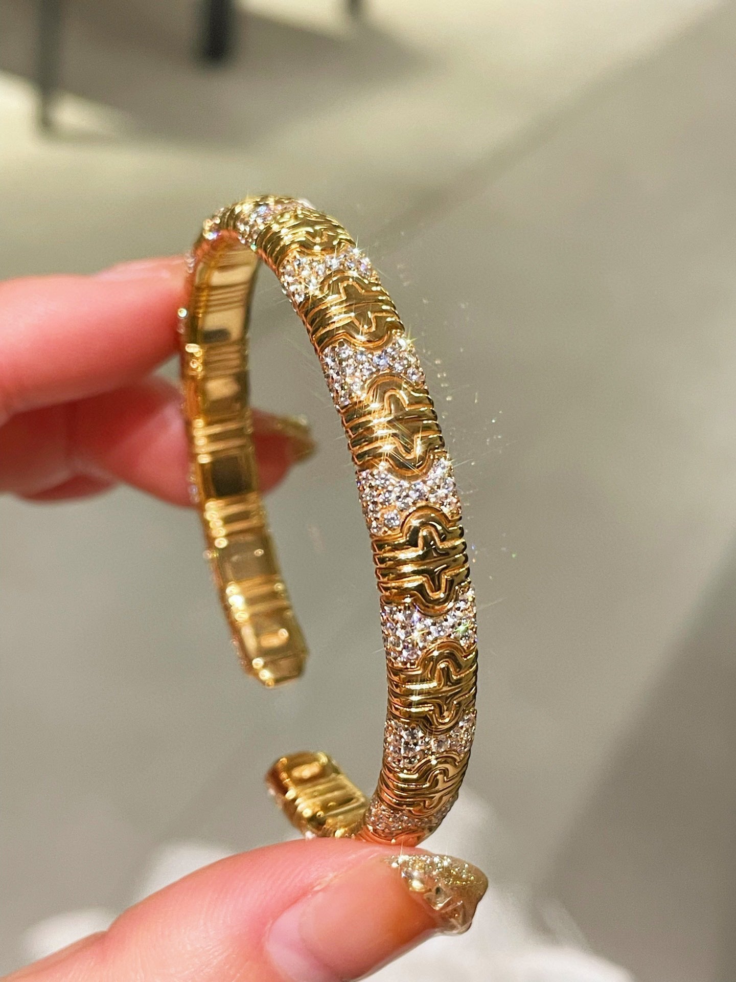 Spiga Sparkling Diamond Stretch Cuff Bracelet - floysun