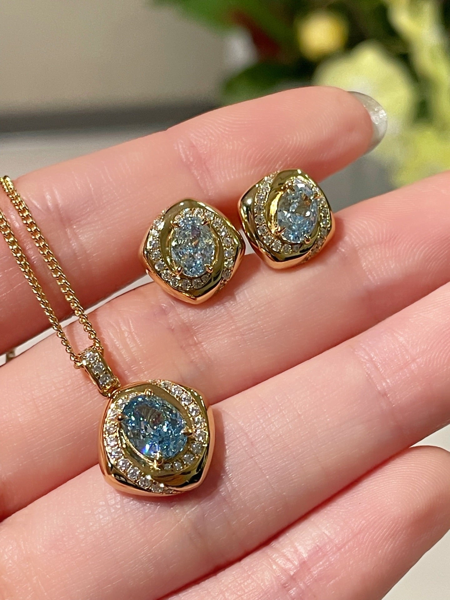 Spiral Glow Aquamarine Necklace - floysun