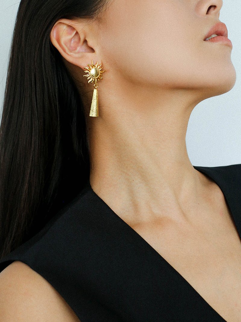 Sunrise Gleam – Brushed Metal Tassel Earrings - Gold - floysun